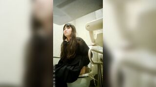 Cクラスのトイレで20分間の秘め事 voyeur jp 170526